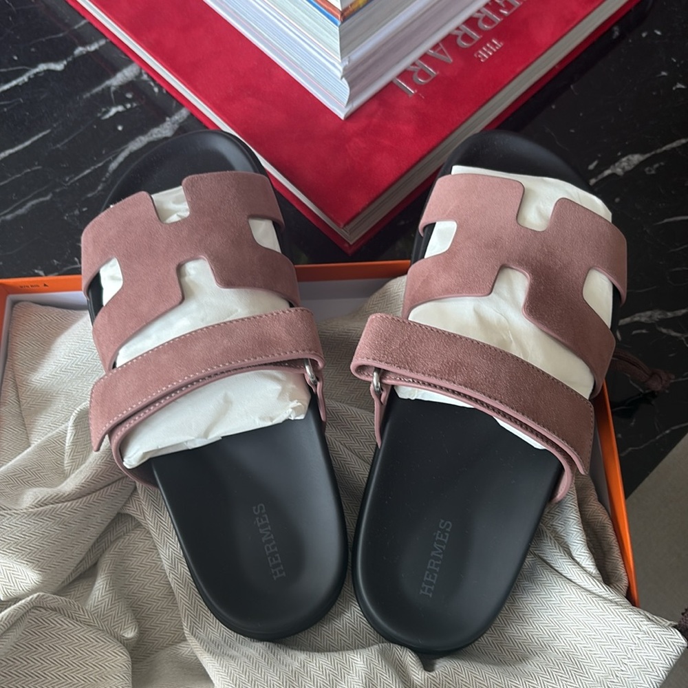 Hermes Chypre Sandals in Rose Antique - Picture 2 of 9